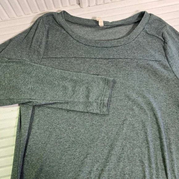 iGenjun Knit Asymmetrical Top Size XL Green Button Accent on Side‎ - Picture 6 of 8